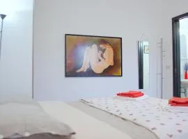 Studio-Sleeps 2-AirCon-Town Centre-Free Parking