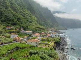 Coastal São Vicente Mountain & Sea View Hideaway with Free Parking