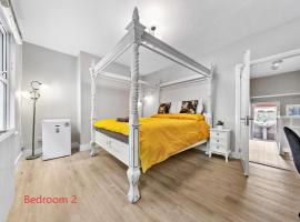 Tranquil 2 Bedroom Rose Cottage near Stratford, villa in London