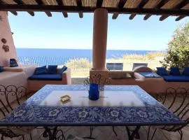 Casa Ajo e Didy, panorama sul mare a Malfa