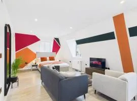 Bright & Modern Flat, Sleeps 4, Great Location