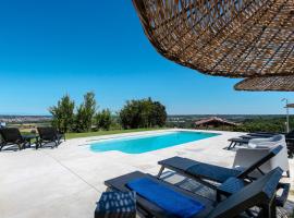 Casa Klous, ξενοδοχείο σε Azzano d'Asti