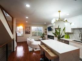 Wellness Sanctuary min to NYC Sleeps 9 w Garage, hotel in West New York