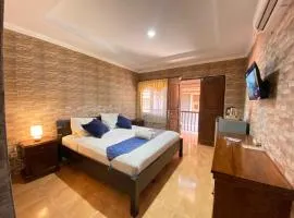 ABI Hotel2 - 1 minute to the Beach and 1 second to the Mall