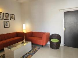 Retreat to a stylish apartment, hôtel à Candolim