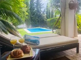 Villa con piscina by MO