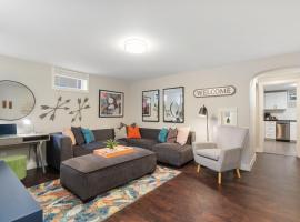 Charming Bungalow Next to CSU - Free Cruiser Bikes，位于柯林斯堡的酒店