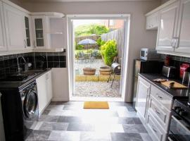 Spacious 3 Bedroom Home on South Shields Coast, hotel in Westoe
