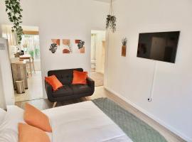 Sand Sun & Second - Charming Studio within Walking Distance to Beach, hotel din Long Beach