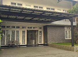 Ease Living Palem Kenari, Unterkunft zur Selbstverpflegung in Jatirarangan