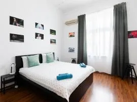 Escape in photos in top centre apartment
