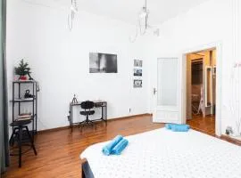 Escape in photos in top centre apartment