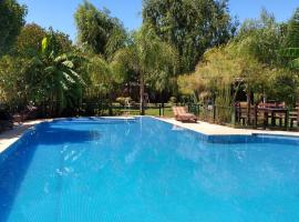 Complejo Azahares, hotel v destinaci Gualeguaychú
