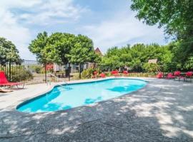 Landing Apartments - South San Antonio, hotel em San Antonio