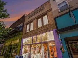 NEW Love Mi Getaway Loft with Deck on Washington Ave 110
