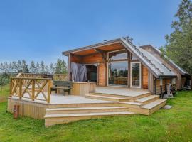 Embrace Nature by the River - Hot Tub and Scenic Views, hotel v destinaci Laugarvatn
