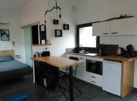 Micro Maison ind&eacute;pendante, Tiny House in Commelle-Vernay