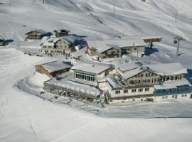Berghotel Hahnenmoos, hotel in Adelboden