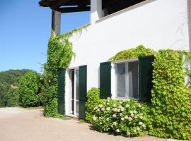 Sotto il pergolato di glicine, Hotel in Gavi