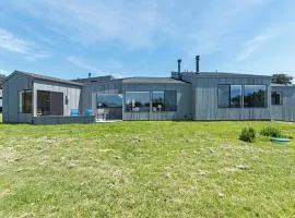 Deer View Hot Tub & Filtered Ocean Views