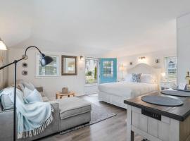 Seaside Stay: Waterfront with Views & Beach Access, hotel di Wading River