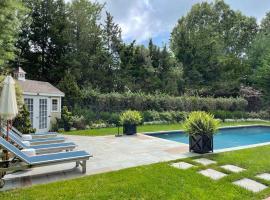 Steve's Place: Heated Pool, 3BR Southold Home, Beach, hotell i Southold