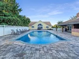 Sprawling Southampton Home: Private Pool