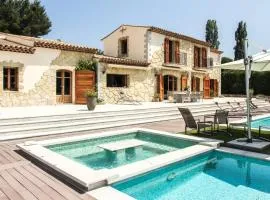 Jaccuzzi | Pool | Golf | Tennis | Boules court