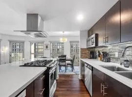 Modern Luxury 2 Bed with Panoramic City Views in Downtown LA