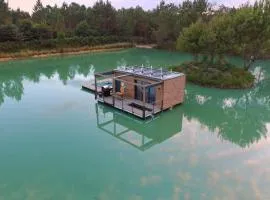 Lodge on the water in Dordogne