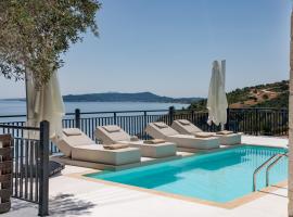 Oresis Panoramic Sea Retreat Beach Access 100 Meters, hotel com piscina em Skin&aacute;ria