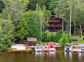 Beech Mt Lakefront Gem! Hot Tub, Kayaks, Billiards, Hotel in Upper Lehigh