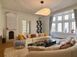 Huge Royal Luxury Apt with Private Balcony