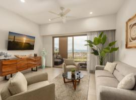 Stylish Summer 2BR Retreat w Pool & Beach Access, hotel i Ensenada Blanca