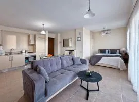 Thalassa See View Studio