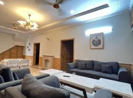 Modern 3-Bed Retreat E11 PEACEFUL