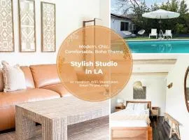 Charming Studio Oasis with Pool Near SoFi - MKLAD4