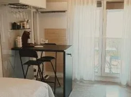 MANHATTAN Studio climatisé Balcon Ensoleillé Parking proche Montpellier