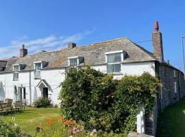 17th Century Traditional Tintagel Farmhouse with Hot Tub, ξενοδοχείο σε Treknow