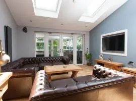 Refined Edinburgh Escape Boasting Tranquil Outdoor Hot Tub