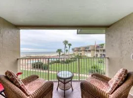 Ocean view condo w/ direct beach access & shared swimming pool/tennis