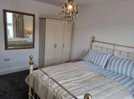 3 Bedroom House By The Sea, Deal Centre