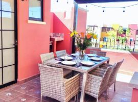 Casa en San Miguel de Allende con Padel, Asador, Terraza y Vista Espectacular a 10 minutos del centro, ξενοδοχείο σε La Aurora