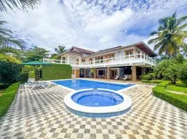 Spacious Tropical Villa with Pool 4Bedroom 7Beds 5Baths , Near Beach