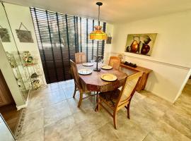 Jensen Beach में, होटल Ocean Front 2 bedroom 2 bath second floor condo at Fairwinds Cove