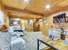Hunt, Fish and Explore Tranquil Hideaway in Folsom!, hotel in Folsom