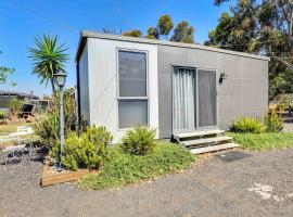 Diggers Rest में Diggers rest self contained tiny home with wifi, छोटा घर