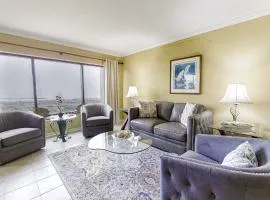 Oceanfront condo with pool & tennis - balcony, AC, WiFi & washer/dryer
