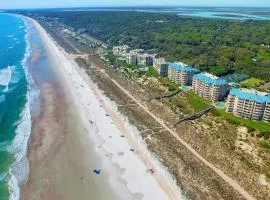 Elegant, oceanfront condo with balcony, washer/dryer & on-site pool