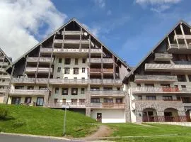 Appartement spacieux à Super-Besse avec terrasse et garage - FR-1-814-147